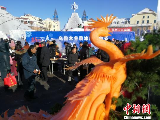 十大外围足球平台app:
内蒙古自治区农村信用社“减息让利”近9.5亿元 全力支持地方经济生长(图1) 十大外围足球平台app