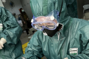 摄影记者凯尔德涉嫌利用技术修改图片 原图介绍曝光‘十大外围足球平台app’(图1) 十大外围足球平台app