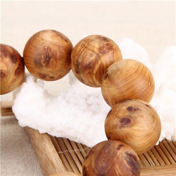 十大外围足球平台app-被强吻!C罗遭疯狂球迷冲内场拥吻 这球场安保怎么做的?(图3) 十大外围足球平台app