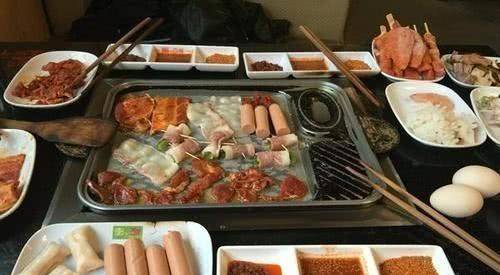 
吃烤肉时 服务员会问你要不要换换纸 这实际上是给你的一个提示“十大外围足球平台app”(图4)