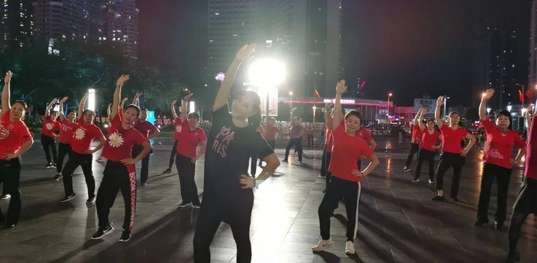十大外围足球平台app：
​舞起来！乐起来！周日一起围观福田区广场健身舞展演吧(图8)