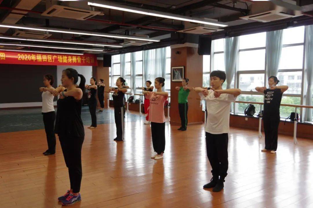 十大外围足球平台app：
​舞起来！乐起来！周日一起围观福田区广场健身舞展演吧(图14)